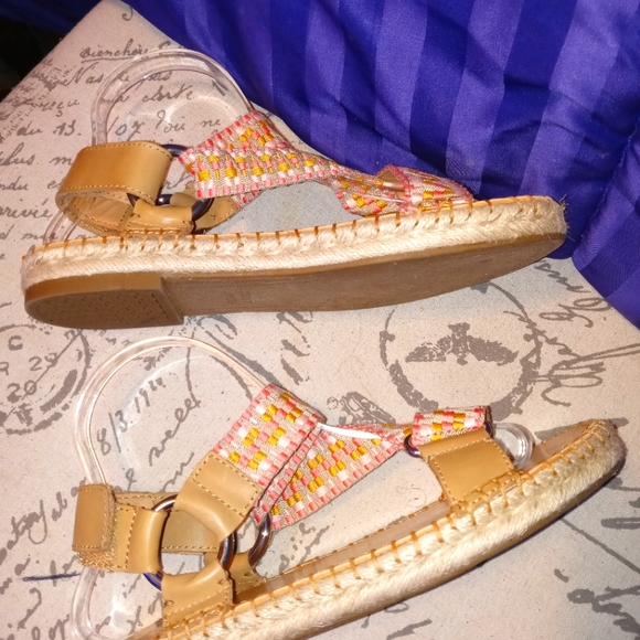 New Frye And Co Egyptian Tweed Sandals - Picture 4 of 5